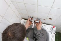 Geld sparen bei der Renovierung: die Badewanne selbst einbauen